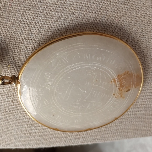 Vintage 2 1/2 in Carved white natural Agate Aztec Medallion beaded 28in Necklace - Picture 2 of 11